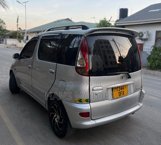 Toyota Fun Cargo 2004 Silver