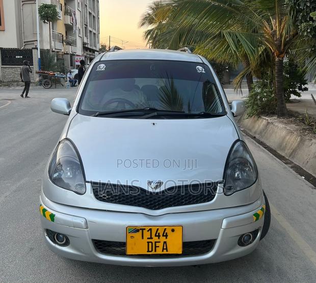 Toyota Fun Cargo 2004 Silver