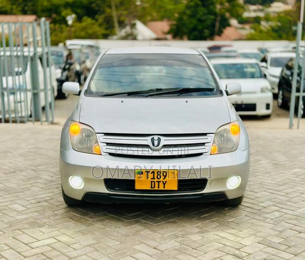 Toyota IST 2002 Silver