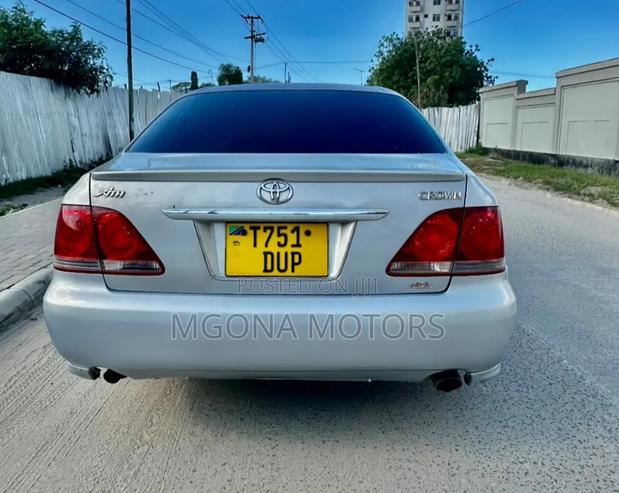 Toyota Crown 2006 Silver