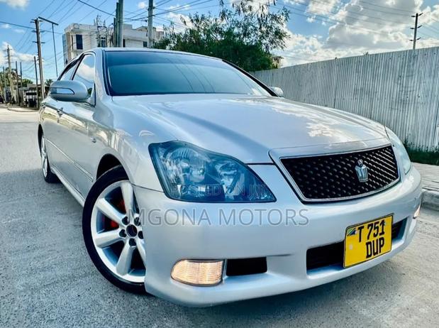 Toyota Crown 2006 Silver