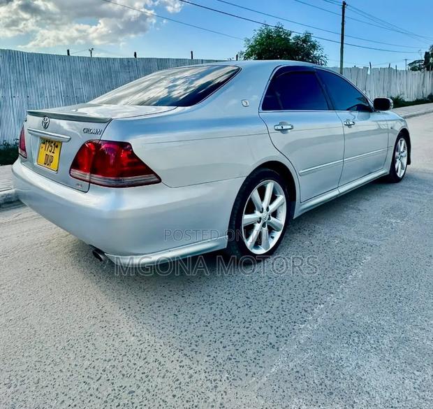 Toyota Crown 2006 Silver