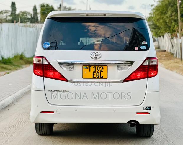 Toyota Alphard 2.4 Petrol AWD 2009 White