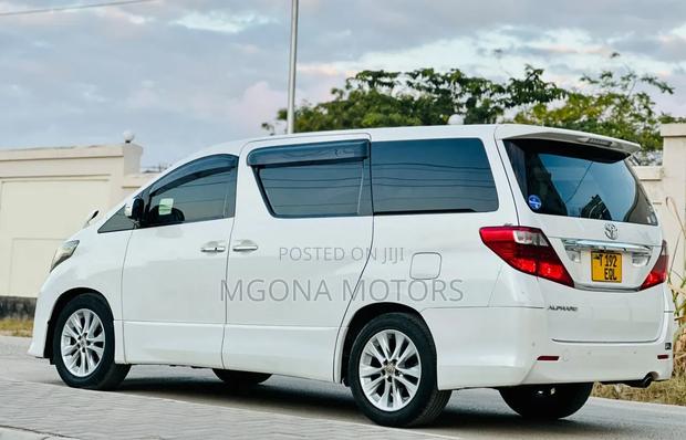 Toyota Alphard 2.4 Petrol AWD 2009 White