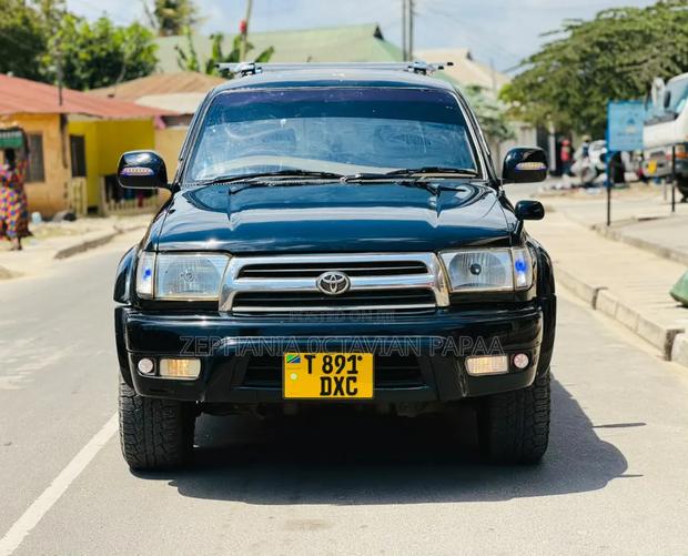 Toyota Hilux Surf 2000 Black
