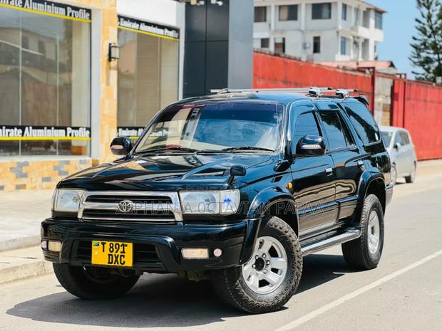 Toyota Hilux Surf 2000 Black