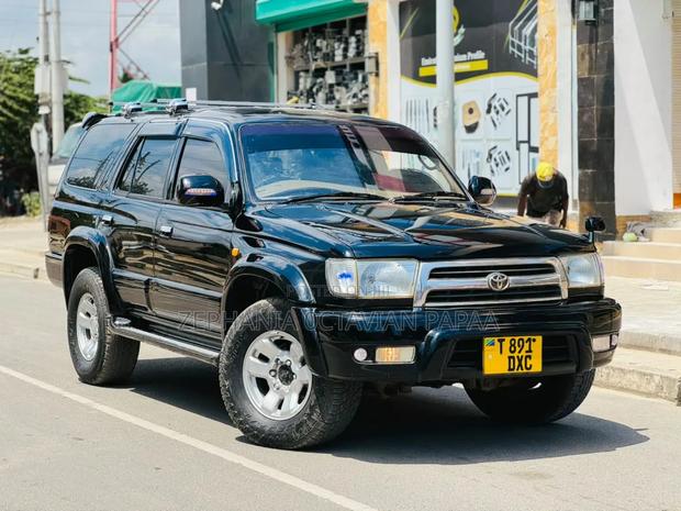 Toyota Hilux Surf 2000 Black