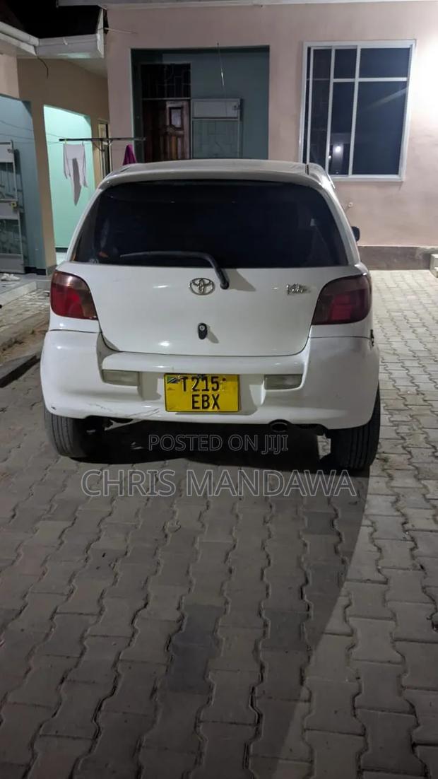 Toyota Vitz 2004 White