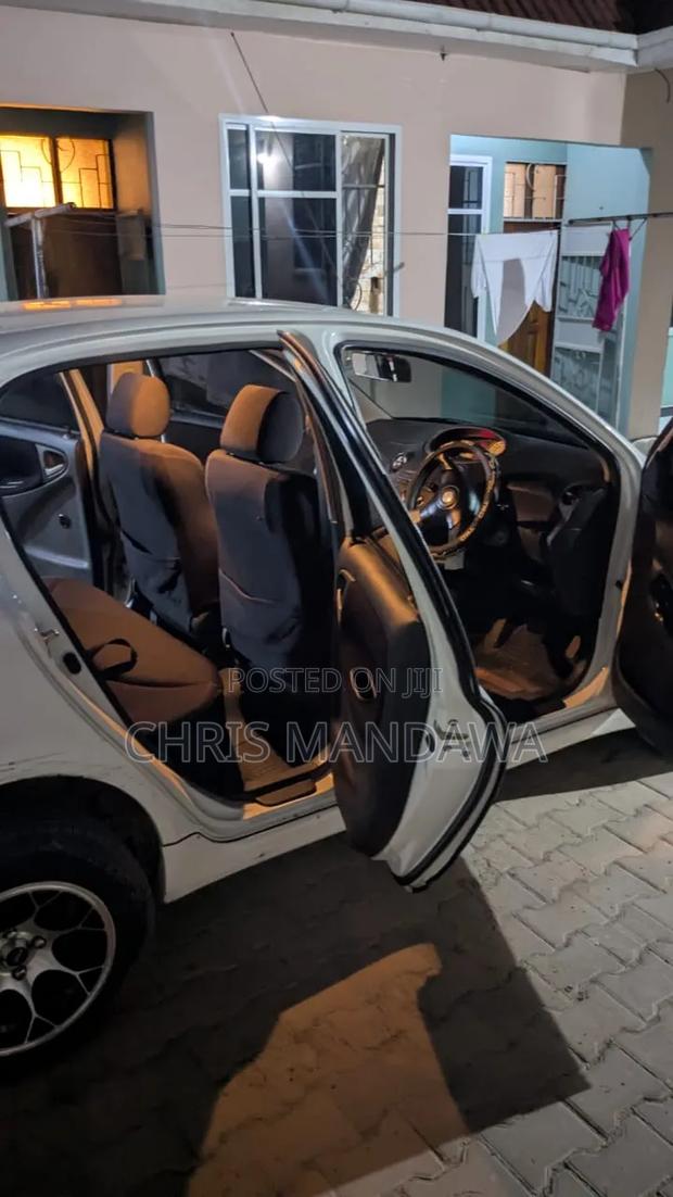 Toyota Vitz 2004 White