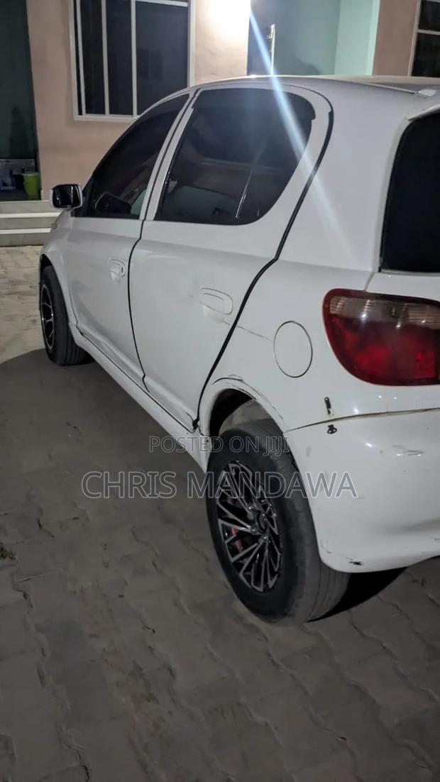 Toyota Vitz 2004 White