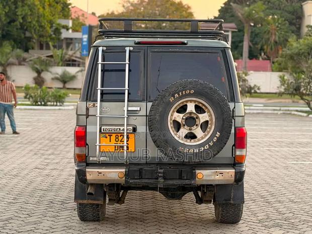 Toyota Land Cruiser 90 1997 Gray