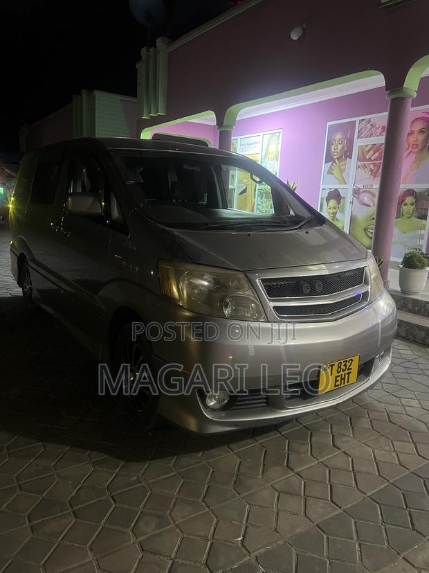 Toyota Alphard 2.4 Petrol FWD 2004 Beige