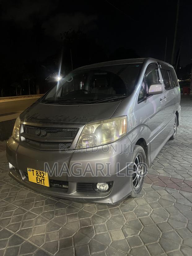 Toyota Alphard 2.4 Petrol FWD 2004 Beige