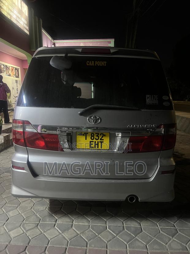 Toyota Alphard 2.4 Petrol FWD 2004 Beige