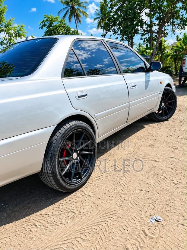 Toyota Carina 1.5 FWD Sedan 2001 Silver
