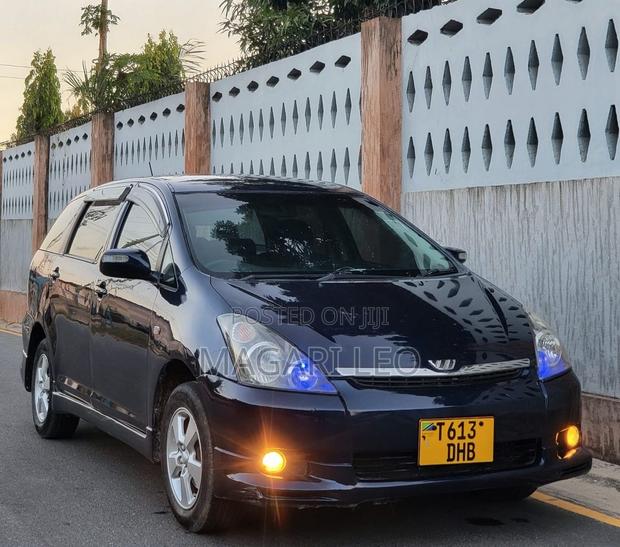 Toyota Wish 2005 Blue
