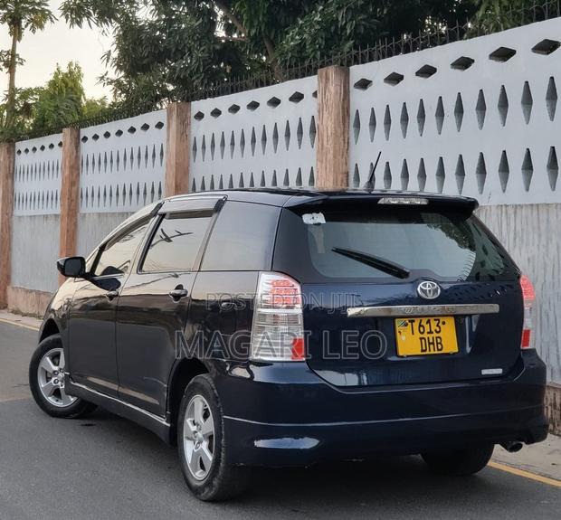 Toyota Wish 2005 Blue