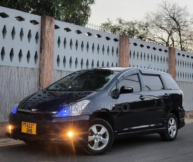 Toyota Wish 2005 Blue