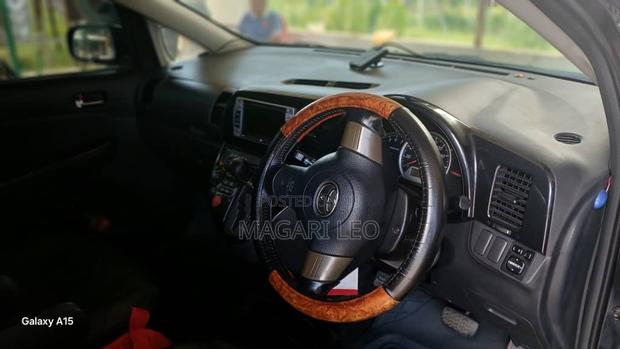 Toyota Wish 2005 Blue