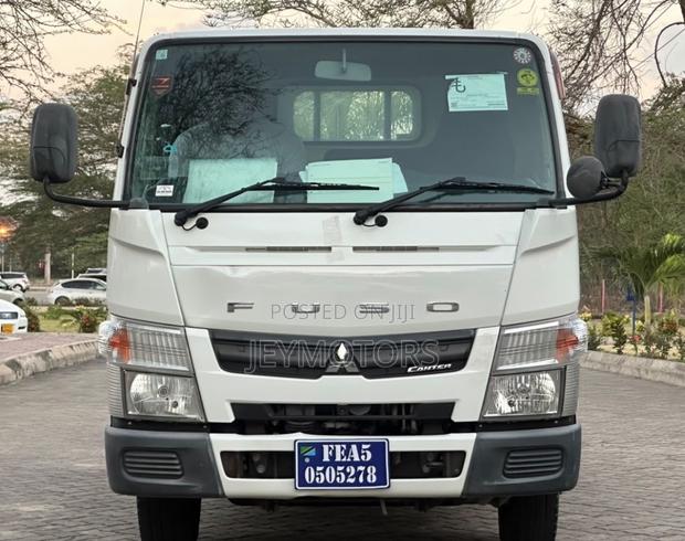 Mitsubishi Canter 2012 White