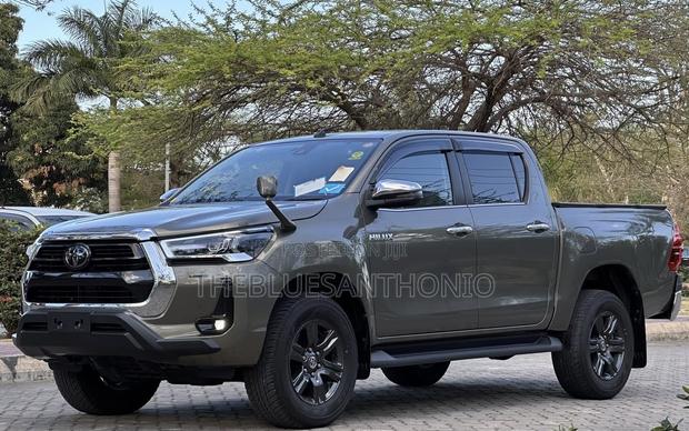 Toyota Hilux 2021 Burgundy