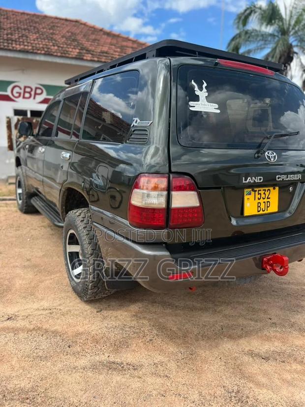 Toyota Land Cruiser HDJ 100 2002 Green