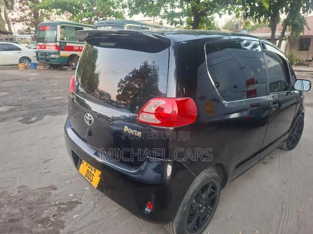 Toyota Porte 2005 Black