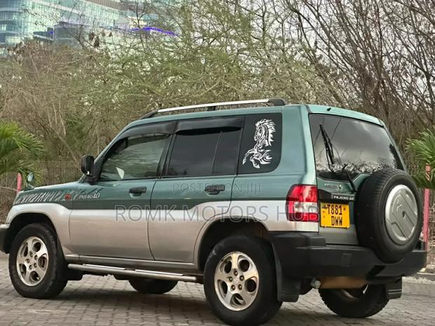 Mitsubishi Pajero 2005 White