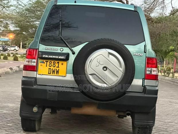 Mitsubishi Pajero 2005 White