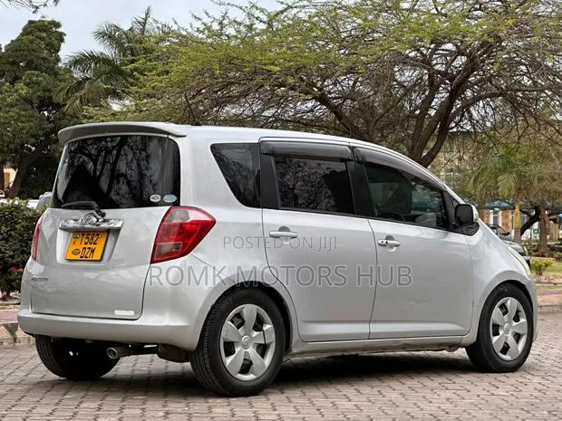 Toyota Ractis 2007 Silver