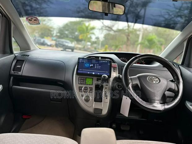 Toyota Ractis 2007 Silver