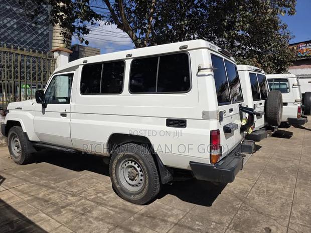 Toyota Land Cruiser 2015 White
