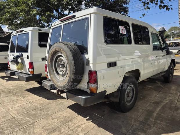 Toyota Land Cruiser 2015 White