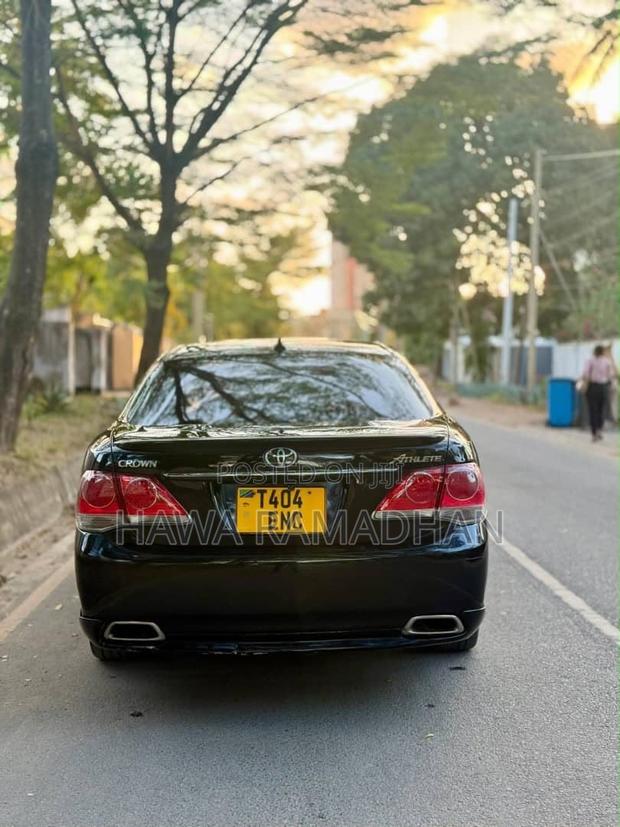 Toyota Crown 2011 Black