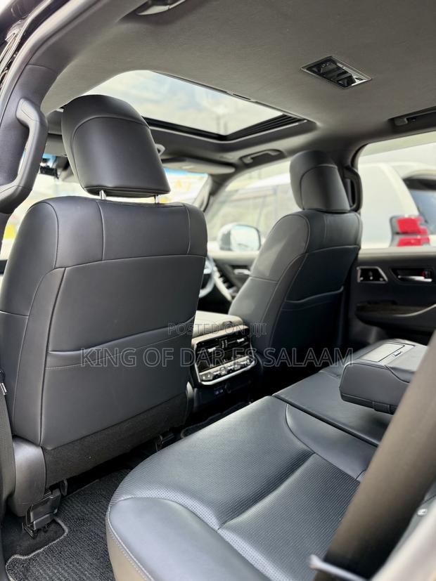 Toyota Land Cruiser LC300 2023 Black