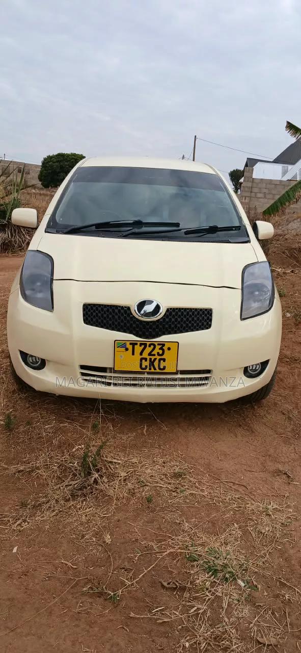 Toyota Vitz 2006 Silver