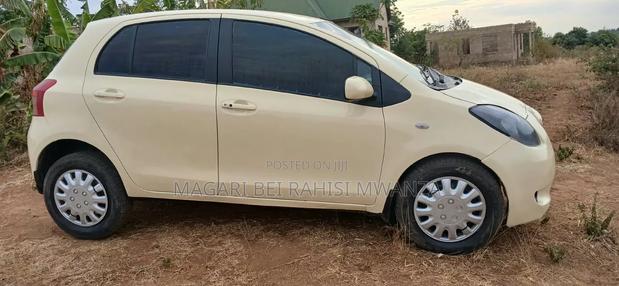 Toyota Vitz 2006 Silver