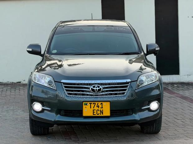 Toyota Vanguard 2010 Gray