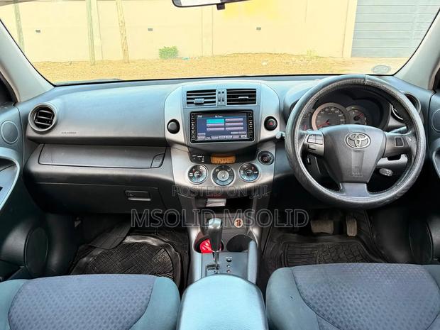 Toyota Vanguard 2010 Gray