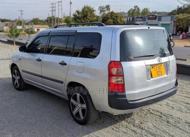 Toyota Succeed 2005 Silver