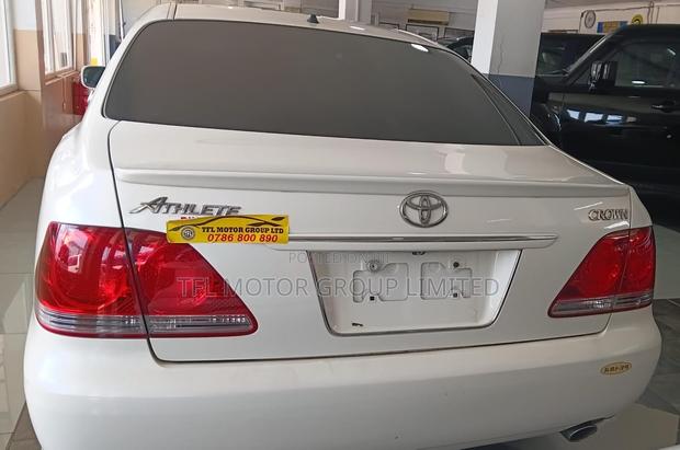 Toyota Crown 2007 White