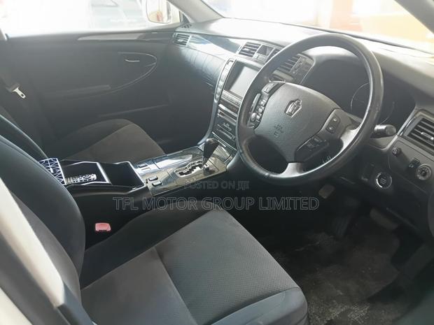 Toyota Crown 2007 White