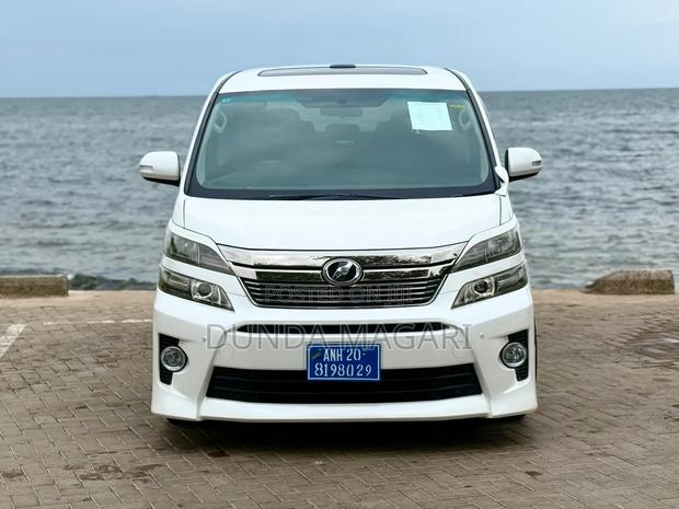 Toyota Vellfire 2011 White