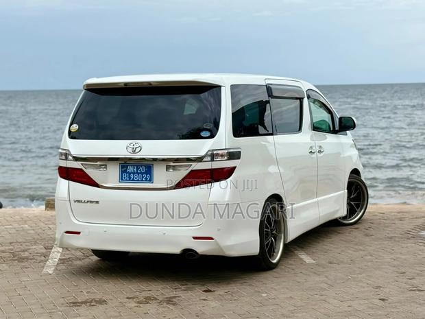 Toyota Vellfire 2011 White