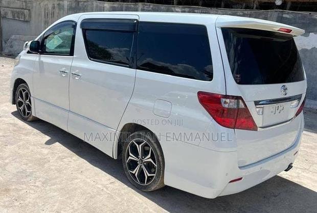 Toyota Alphard 2011 White