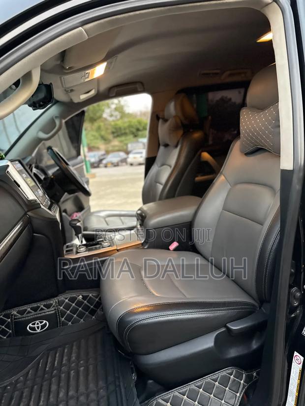 Toyota Land Cruiser 2016 Black