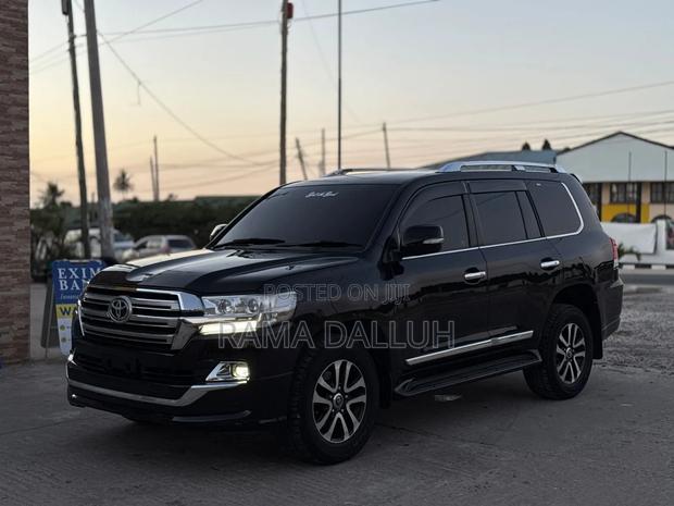 Toyota Land Cruiser 2016 Black