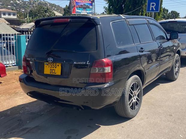 Toyota Kluger 2004 Black