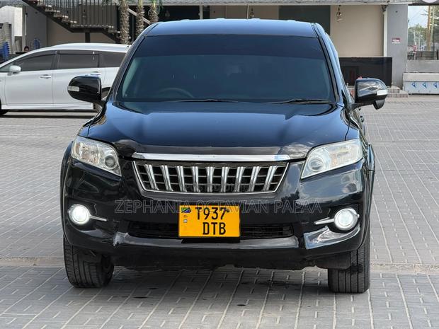 Toyota Vanguard 2011 Black