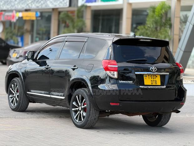 Toyota Vanguard 2011 Black